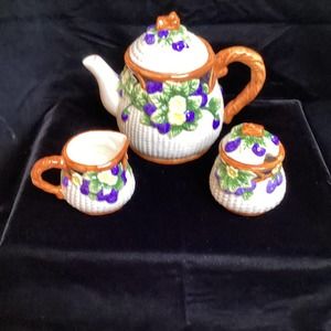Nantucket Flower and Berry tea set